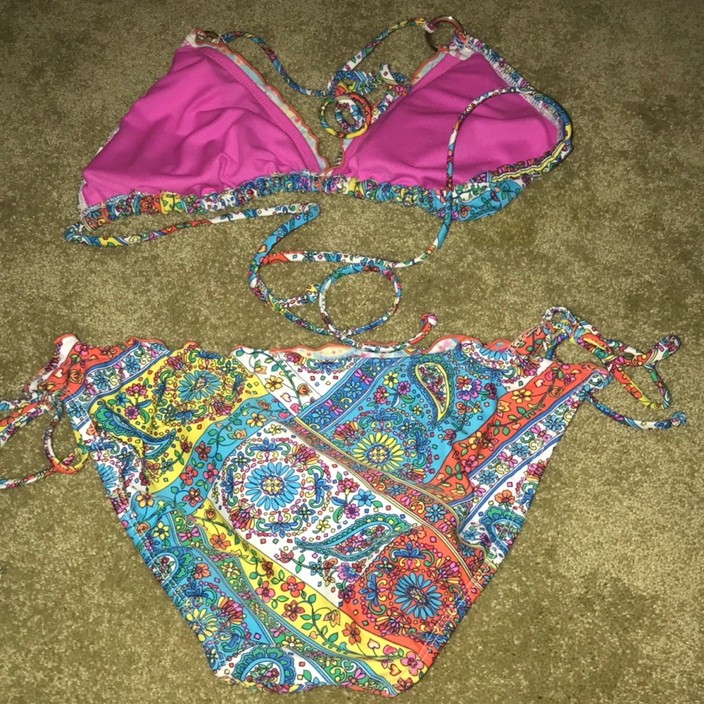 Bikini - Picture 2 of 2